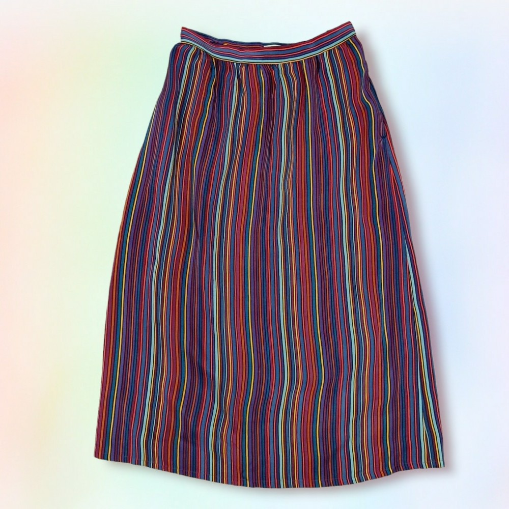 Closing closet. Make your offer
SOO YUNG LEE Size 6 SILK midi skirt w/pocket